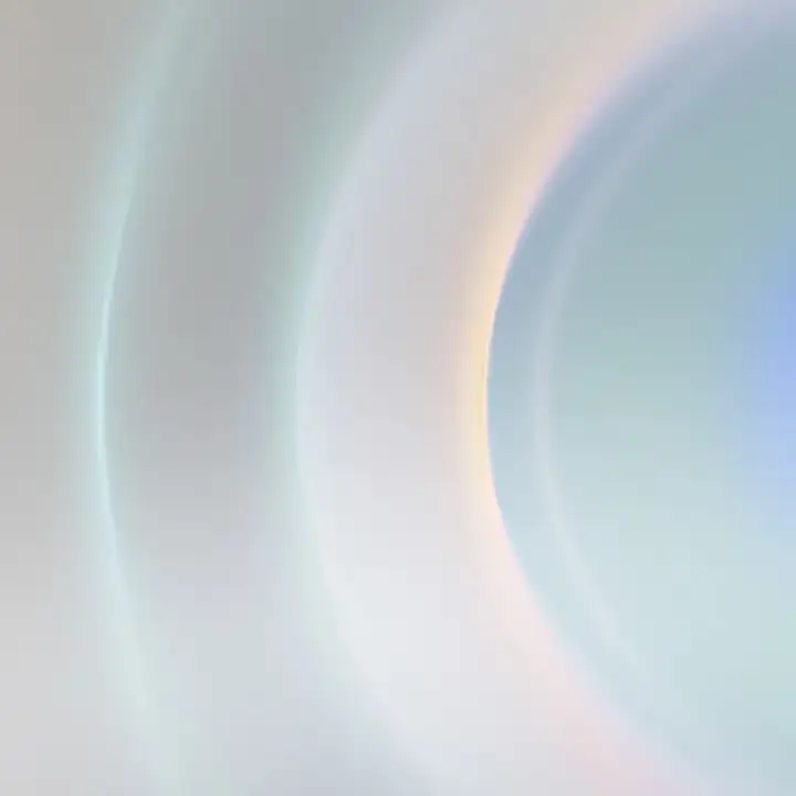 A wide holographic arc in soft rainbow light
